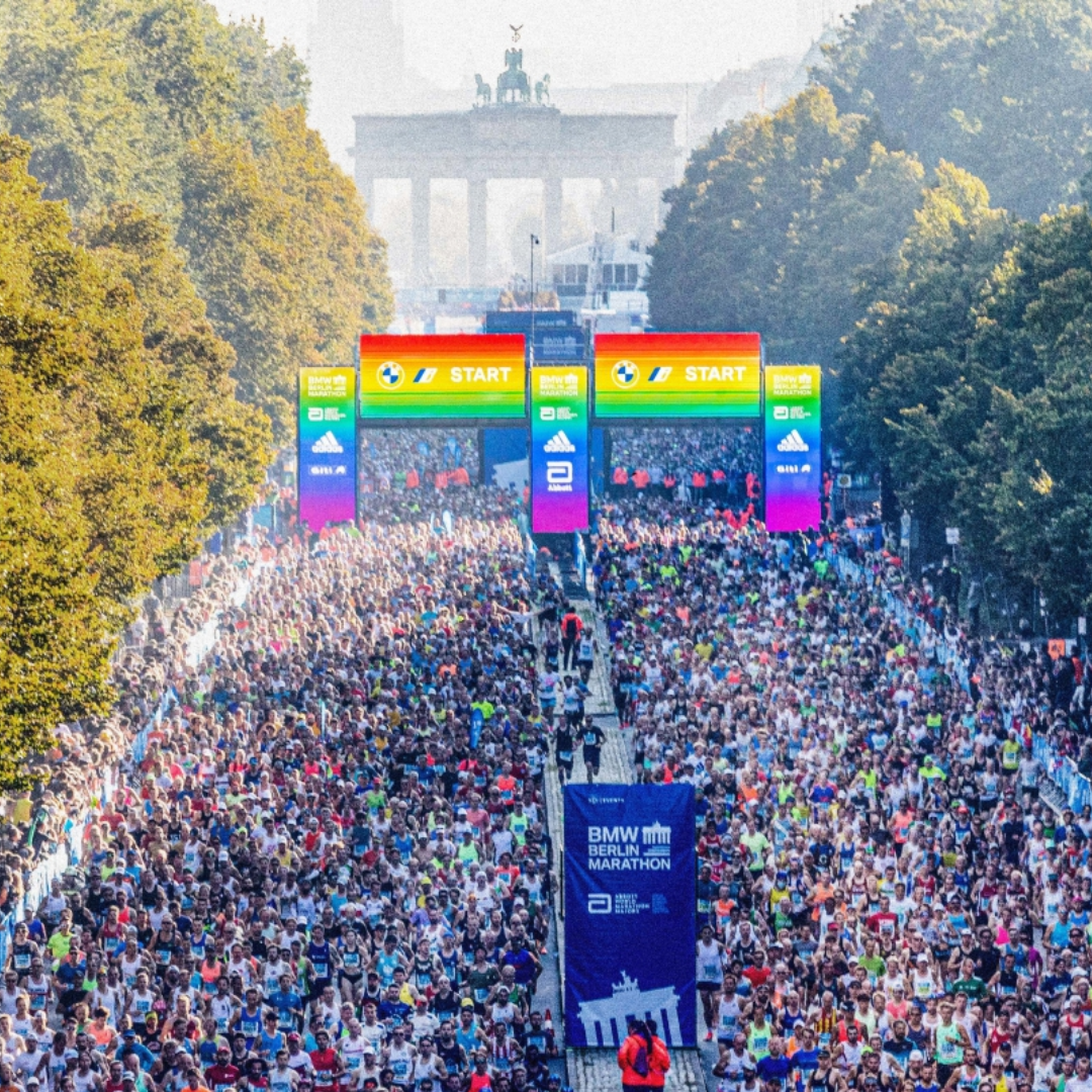 image of marathon start line